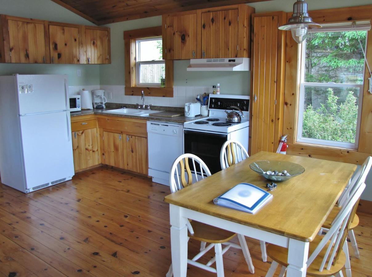 Larinda'S Landing Oceanfront Cottages Halifax Eksteriør bilde