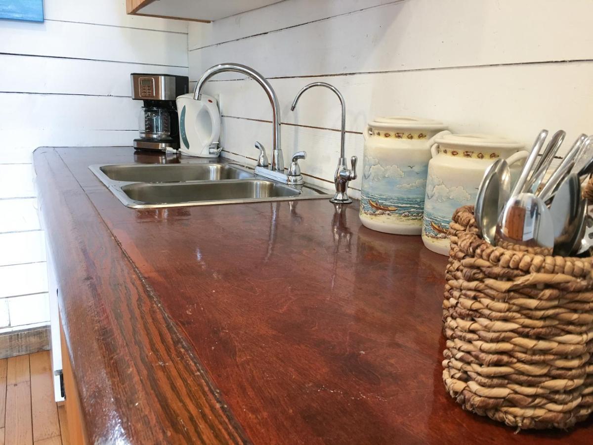 Larinda'S Landing Oceanfront Cottages Halifax Eksteriør bilde